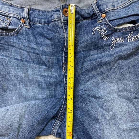 Torrid Girlfriend Stretch Skinny Jeans - Picture 12 of 14